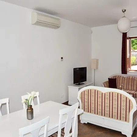 Apartment Riva Slano